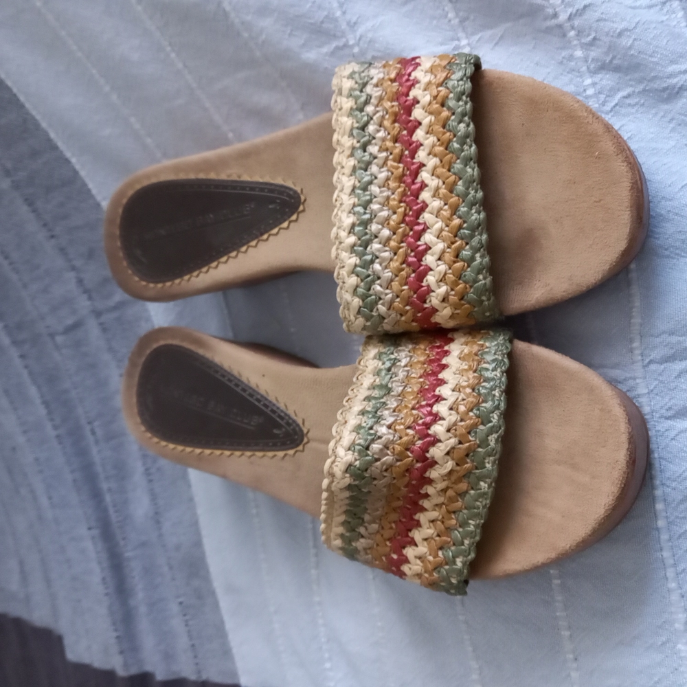Cool summer wedge sandals, size 9